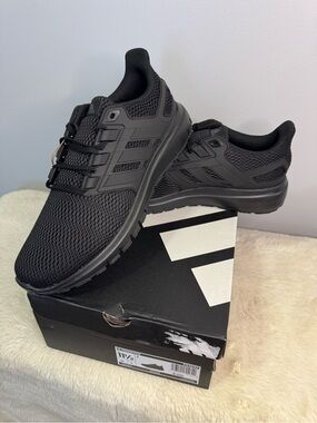 adidas Men's Ultimashow Runner Size 11.5